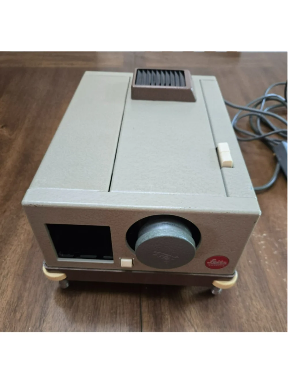 VTG Leitz Wetzlar Pradovit Slide Projector Color w/ Power & Remote Cord & Cover